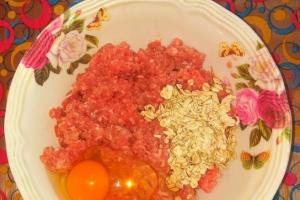 М'ясні гнізда з яйцем і помідором інгредієнти 2
