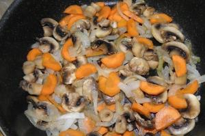 Картопля з грибами в соусі як приготувати 6