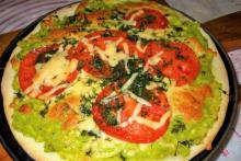 Вегетаріанська піца з авокадо інгредієнти