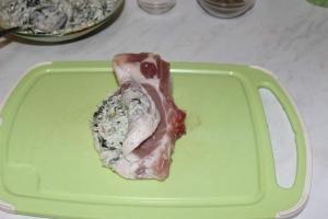 Свиняча корейка зі шпинатом і сирним сиром інгредієнти 10