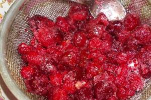 Пишні вареники з ягодами як приготувати 14