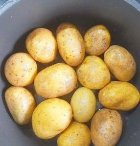 Ароматна картопля з базиліком інгредієнти 2