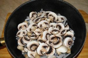 Картопля з грибами в соусі як приготувати 3
