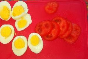 М'ясні гнізда з яйцем і помідором інгредієнти 3