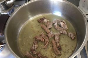 Смачне м'ясо з баклажанами як приготувати 3