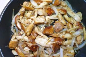 Картопля з білими грибами по-селянськи інгредієнти 4