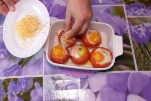 Помідори, запечені з яйцем як приготувати 5
