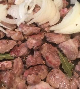 Смажене м'ясо зі свинячої рульки як приготувати 6