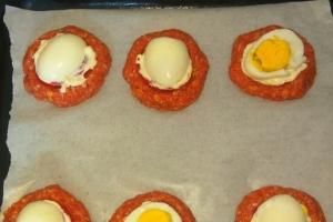 М'ясні гнізда з яйцем і помідором інгредієнти 8