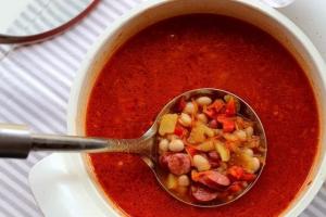 Квасолевий суп з мисливськими ковбасками інгредієнти 9